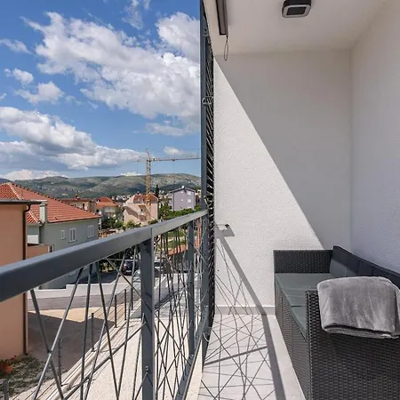Luxurious Apartment-copacabana Only 100 M Trogir