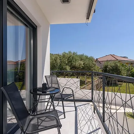 Luxurious Apartment-copacabana Only 100 M * Trogir