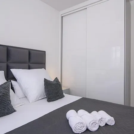 Luxurious Apartment-copacabana Only 100 M Apartment