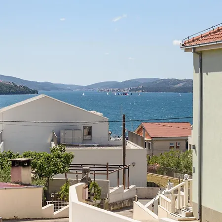 Luxurious Apartment-copacabana Only 100 M * Trogir