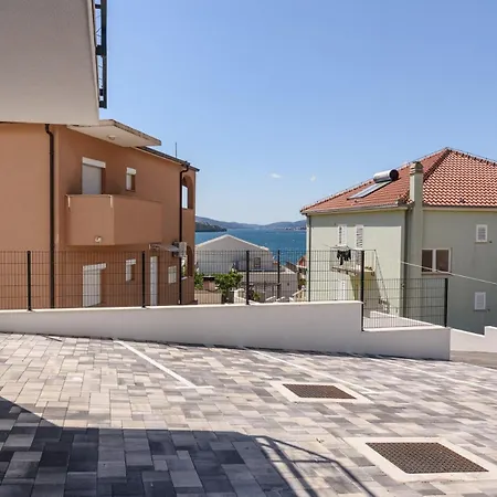Apartment Luxurious Apartment-copacabana Only 100 M Trogir