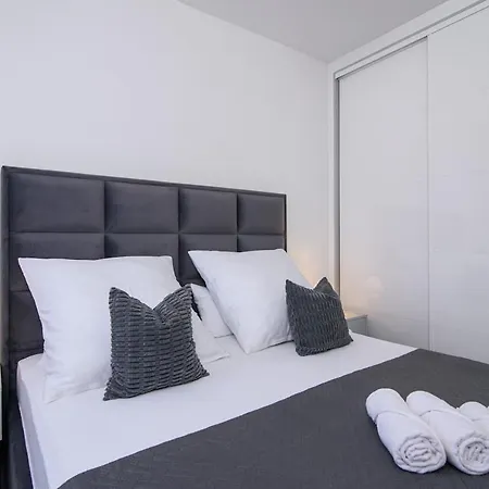 Luxurious Apartment-copacabana Only 100 M Apartment Trogir