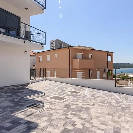 Luxurious Apartment-copacabana Only 100 M Trogir